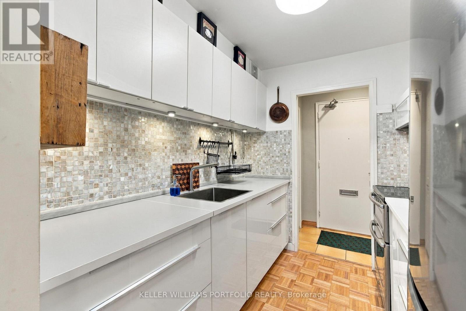 108 - 100 Coe Hill Drive, Toronto (high Park-swansea), Ontario