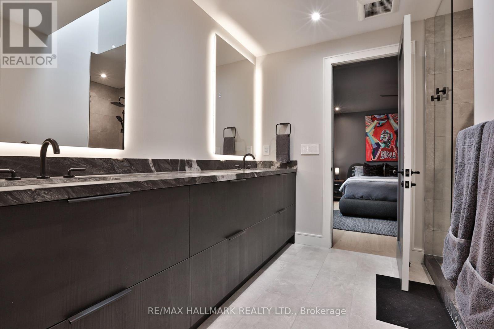 14 Risa Boulevard, Toronto (yorkdale-glen Park), Ontario