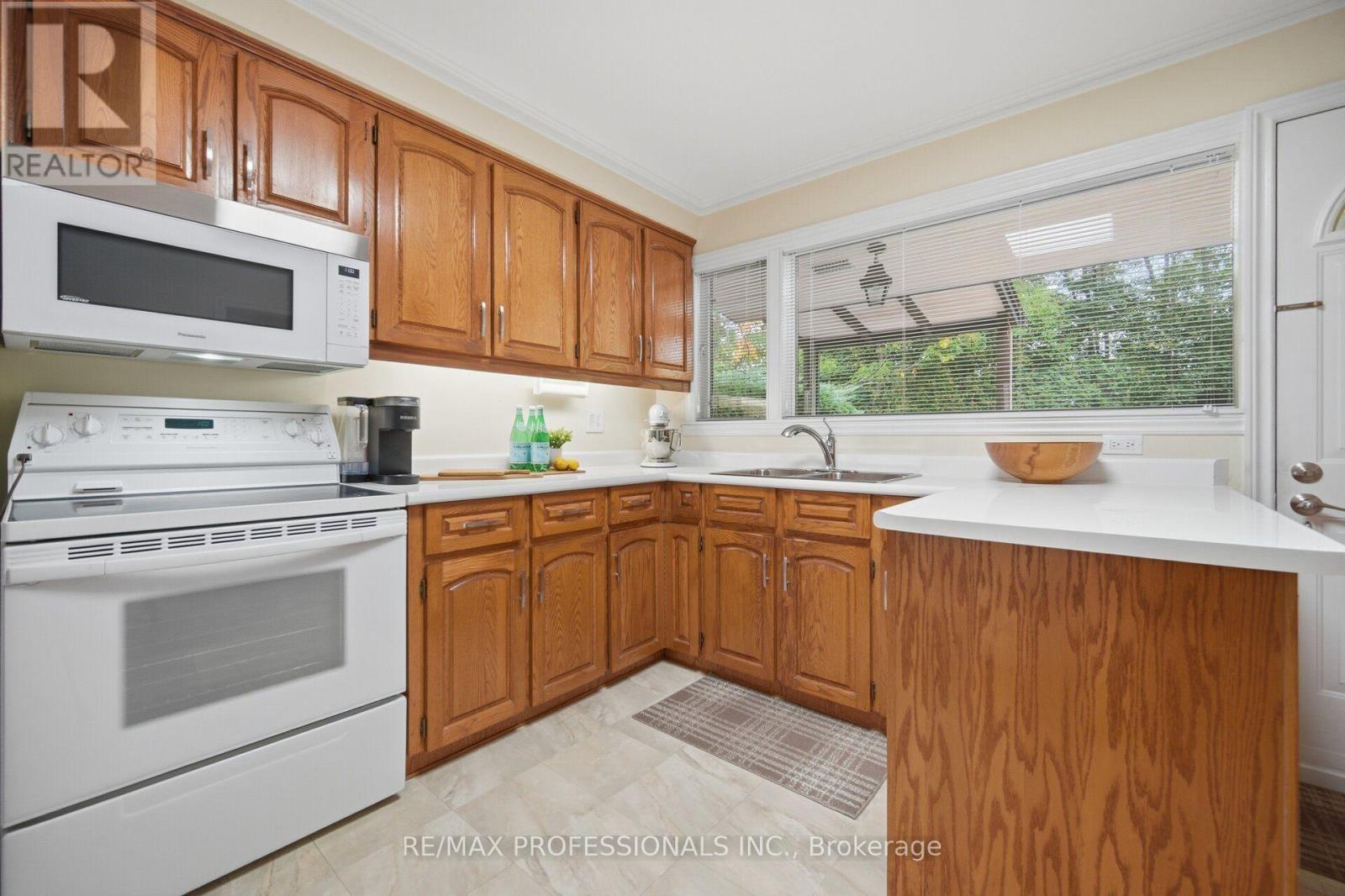 9 Humber Ridge Drive, Toronto (stonegate-queensway), Ontario