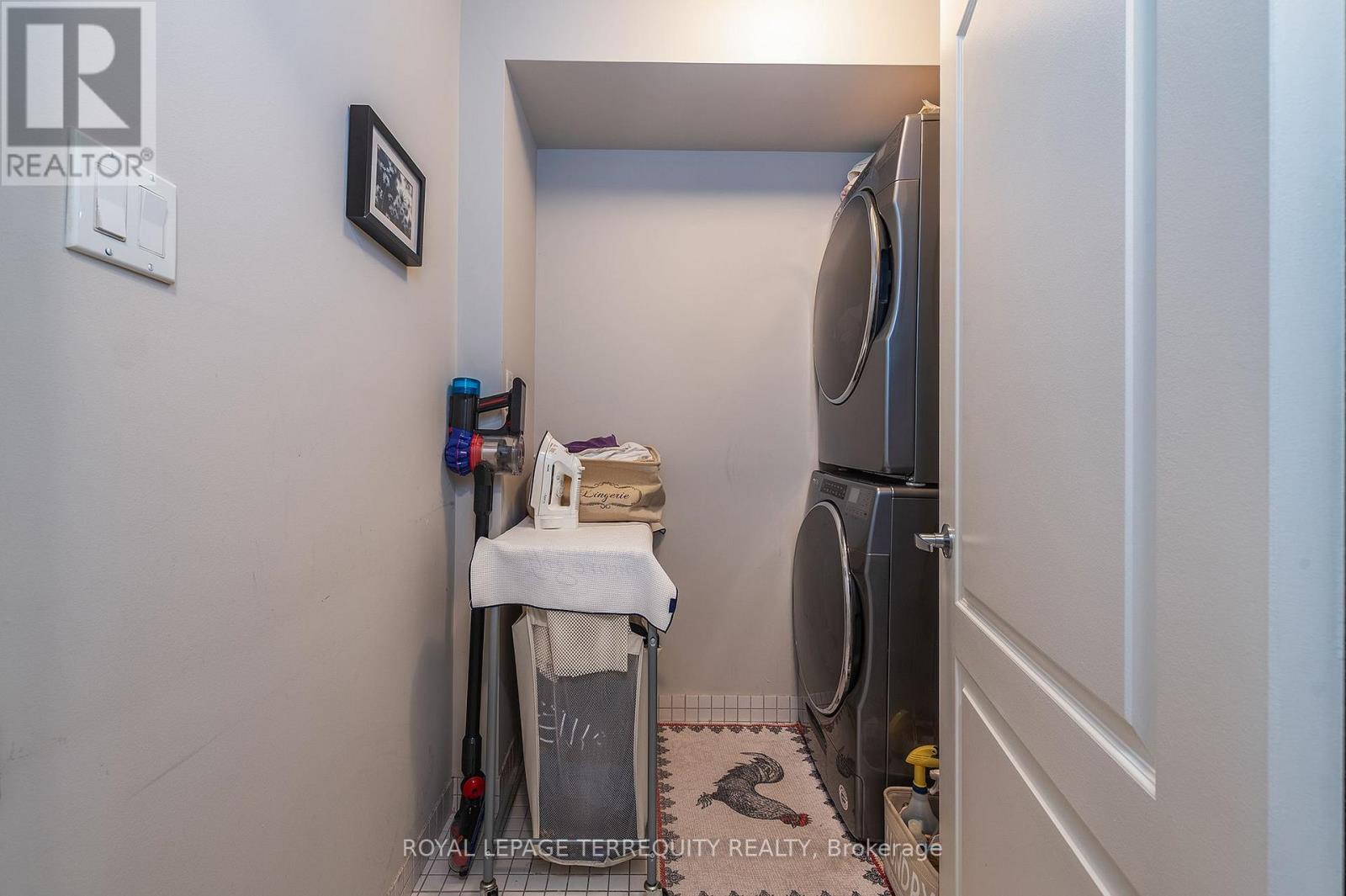 9 - 265 Van Dusen Boulevard, Toronto (islington-city Centre West), Ontario