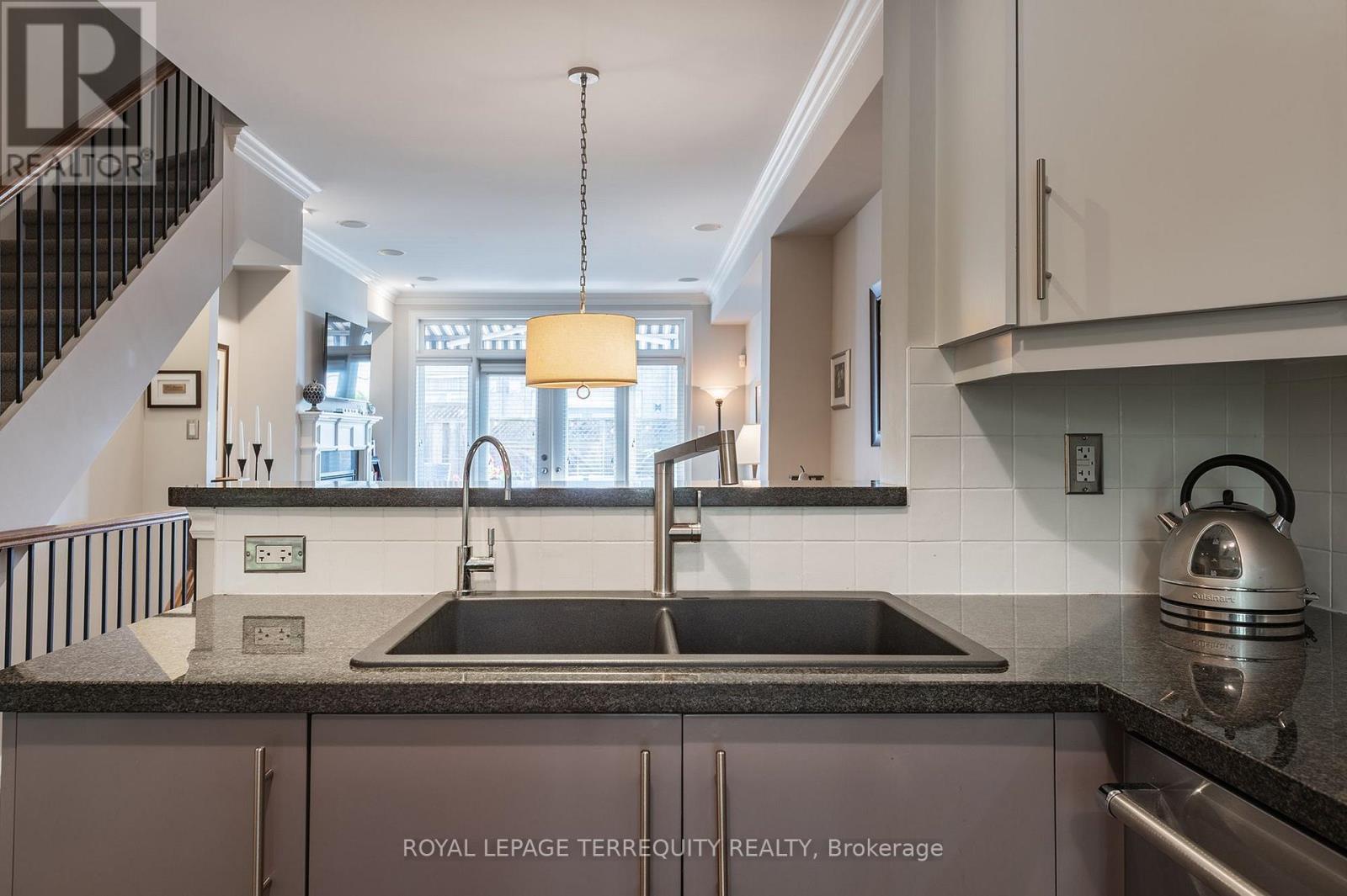 9 - 265 Van Dusen Boulevard, Toronto (islington-city Centre West), Ontario