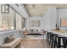 802 - 400 WELLINGTON STREET W