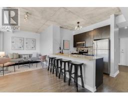 802 - 400 WELLINGTON STREET W