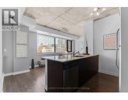 802 - 400 WELLINGTON STREET W