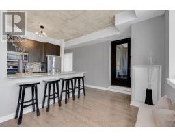 802 - 400 WELLINGTON STREET W