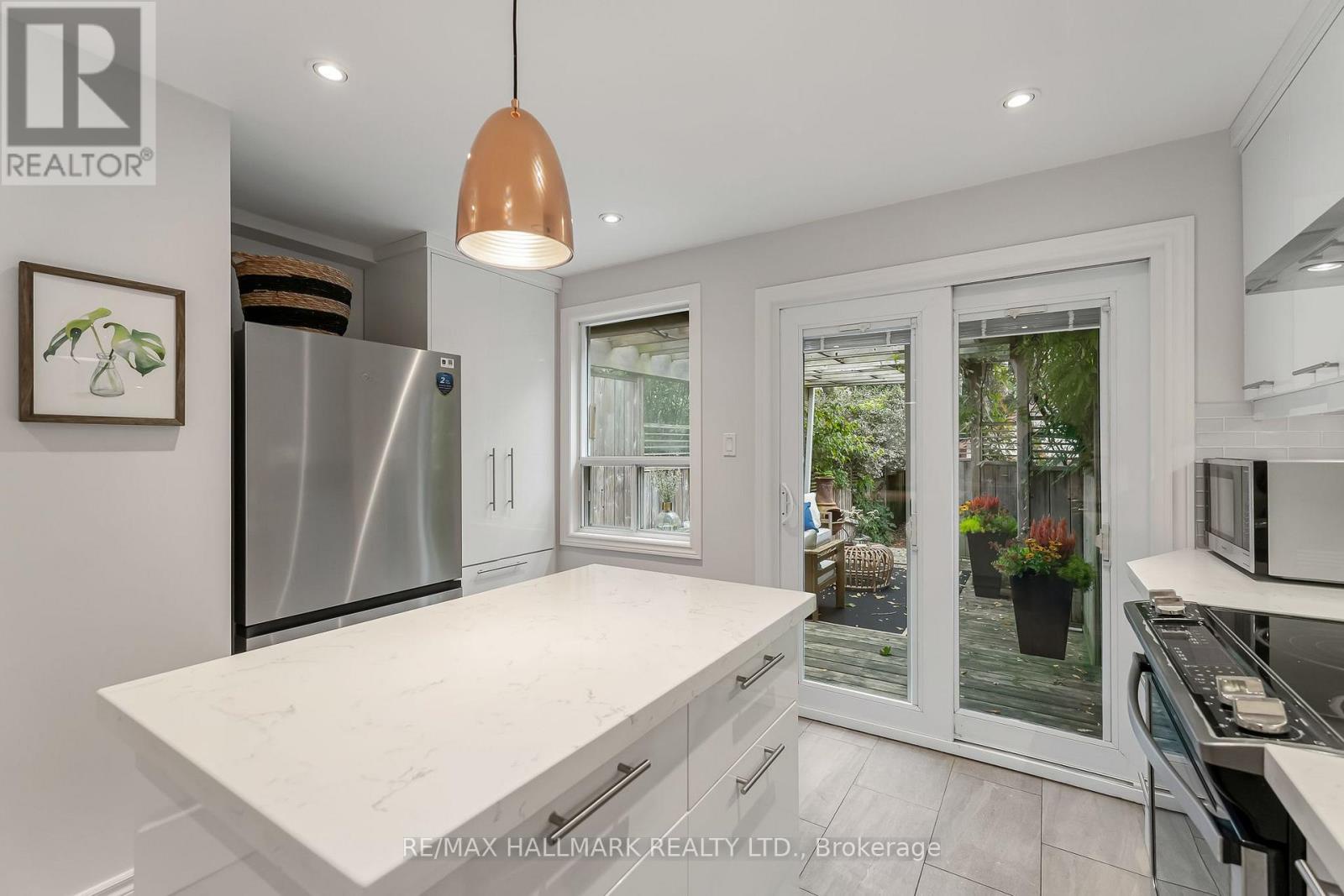 25 Northview Avenue, Toronto (birchcliffe-cliffside), Ontario