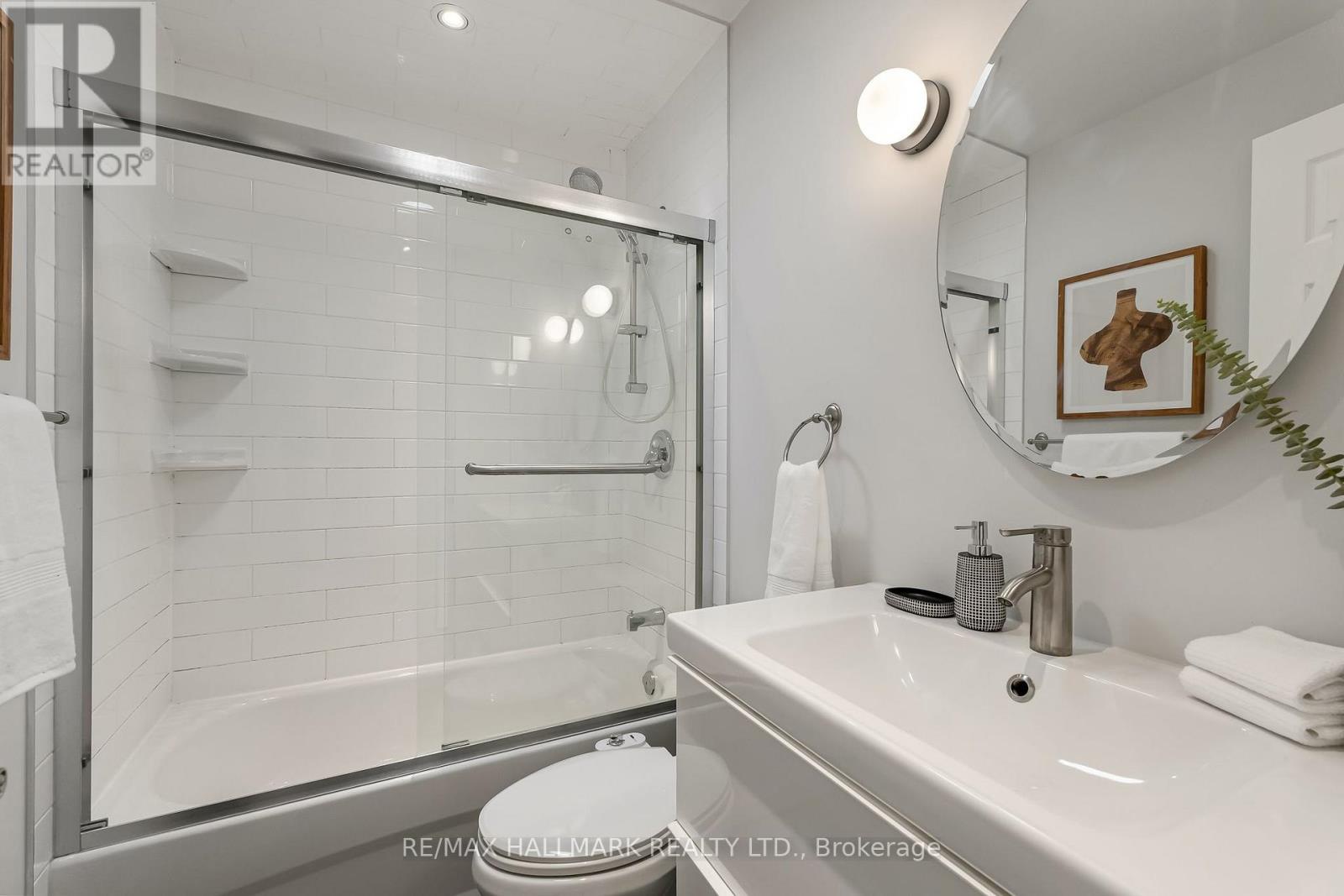 25 Northview Avenue, Toronto (birchcliffe-cliffside), Ontario
