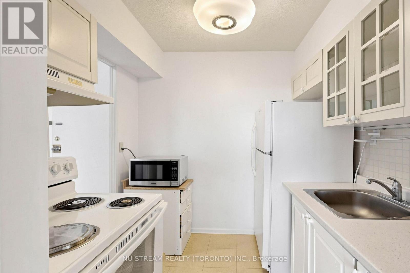 604 - 100 Lotherton Pathway, Toronto (yorkdale-glen Park), Ontario