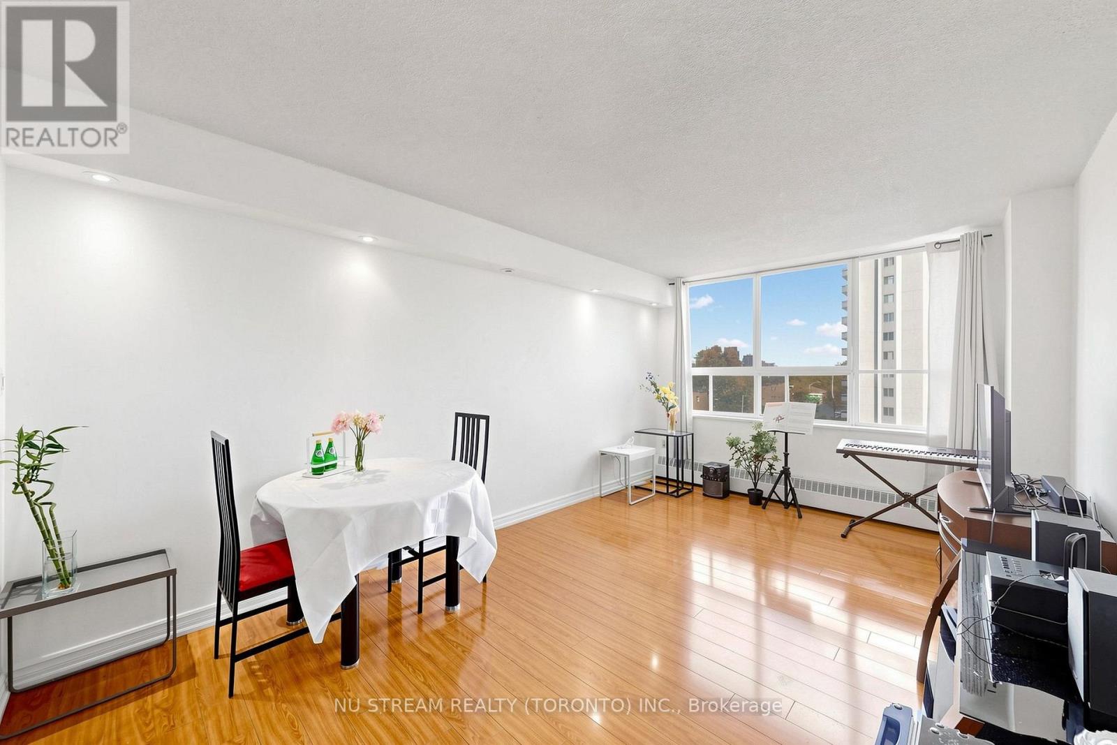 604 - 100 Lotherton Pathway, Toronto (yorkdale-glen Park), Ontario