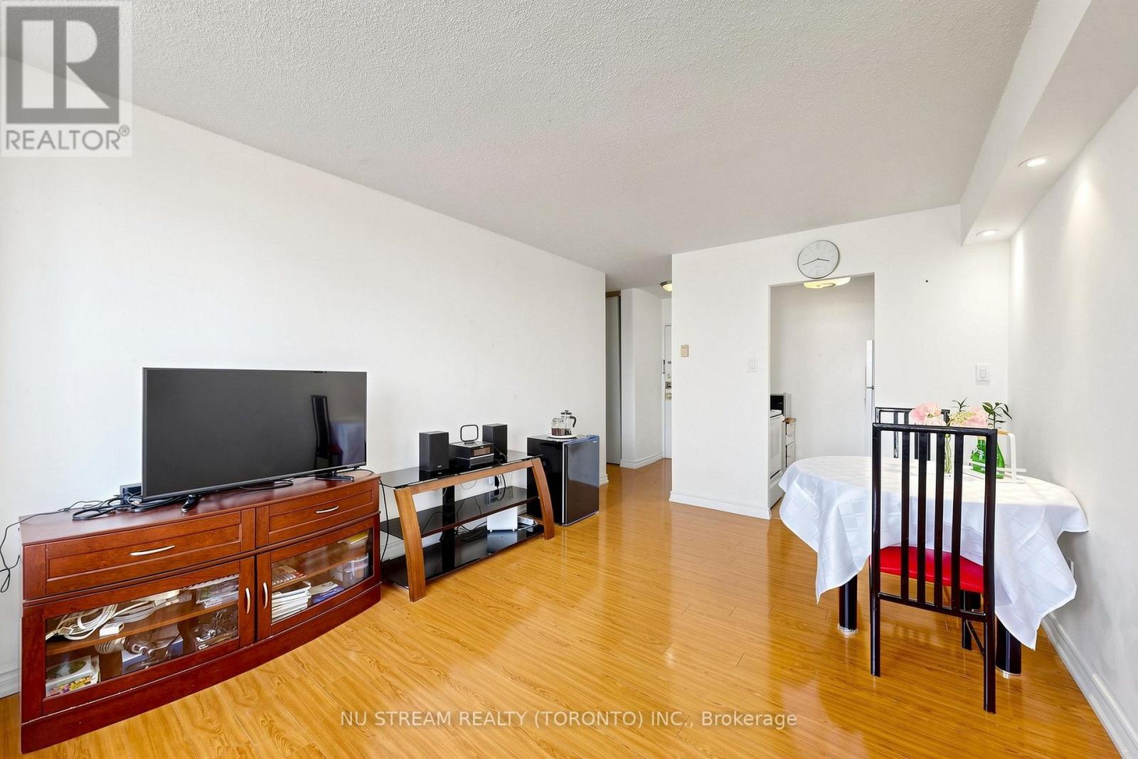 604 - 100 Lotherton Pathway, Toronto (yorkdale-glen Park), Ontario