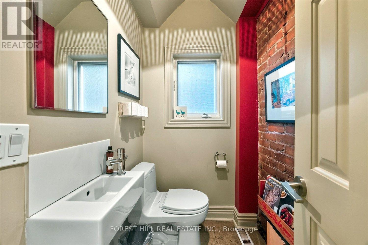 44 Russell Street, Toronto (university), Ontario