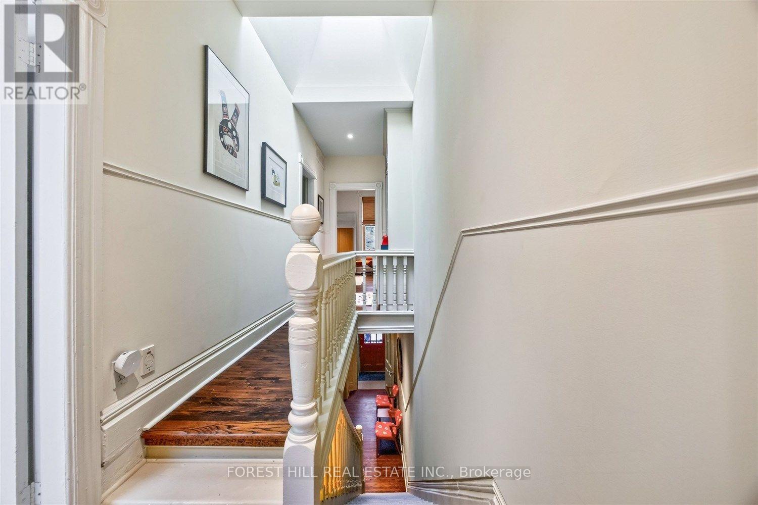 44 Russell Street, Toronto (university), Ontario