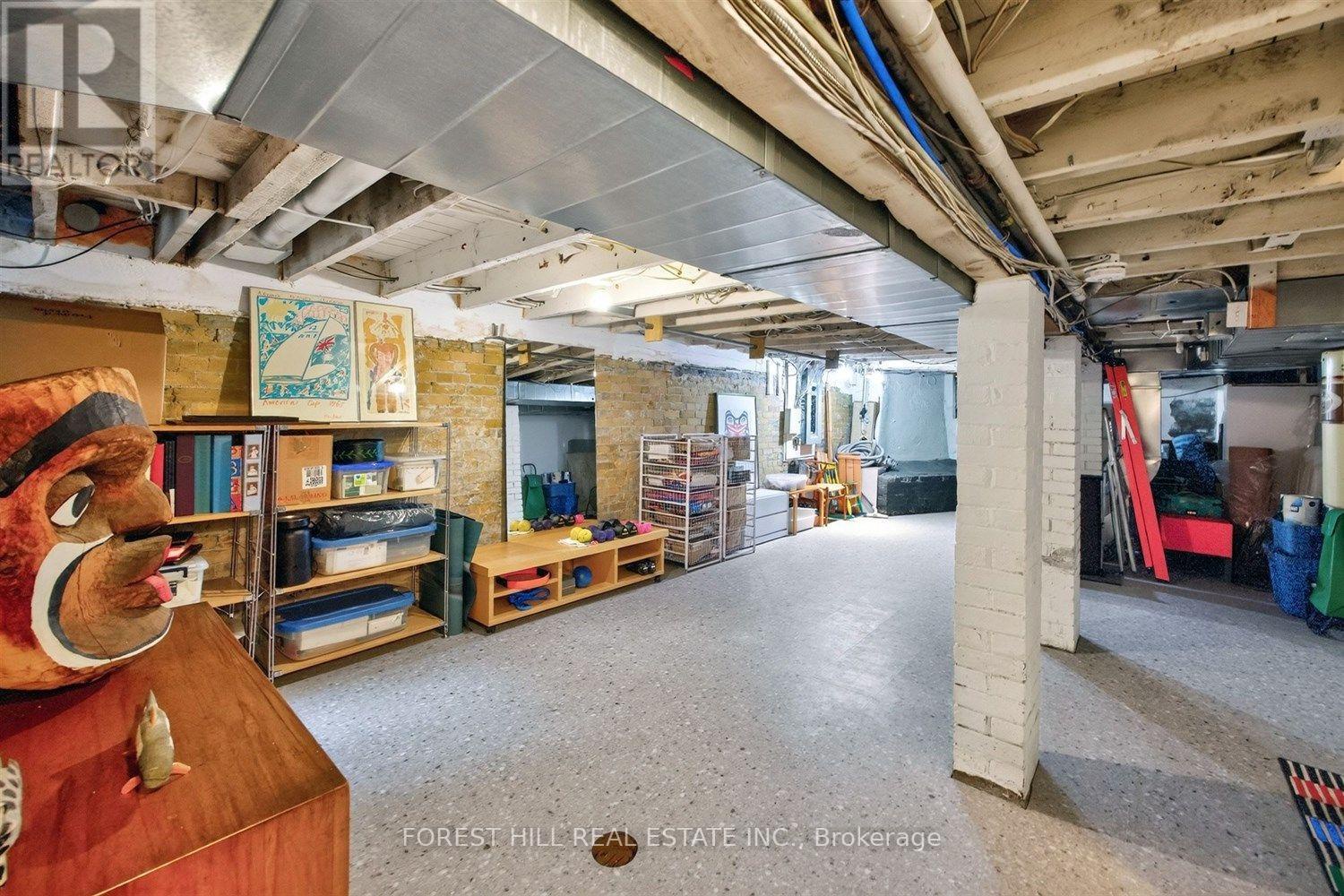 44 Russell Street, Toronto (university), Ontario