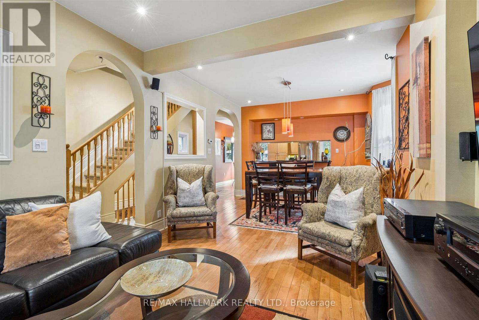 9 Savoy Avenue, Toronto (woodbine-lumsden), Ontario