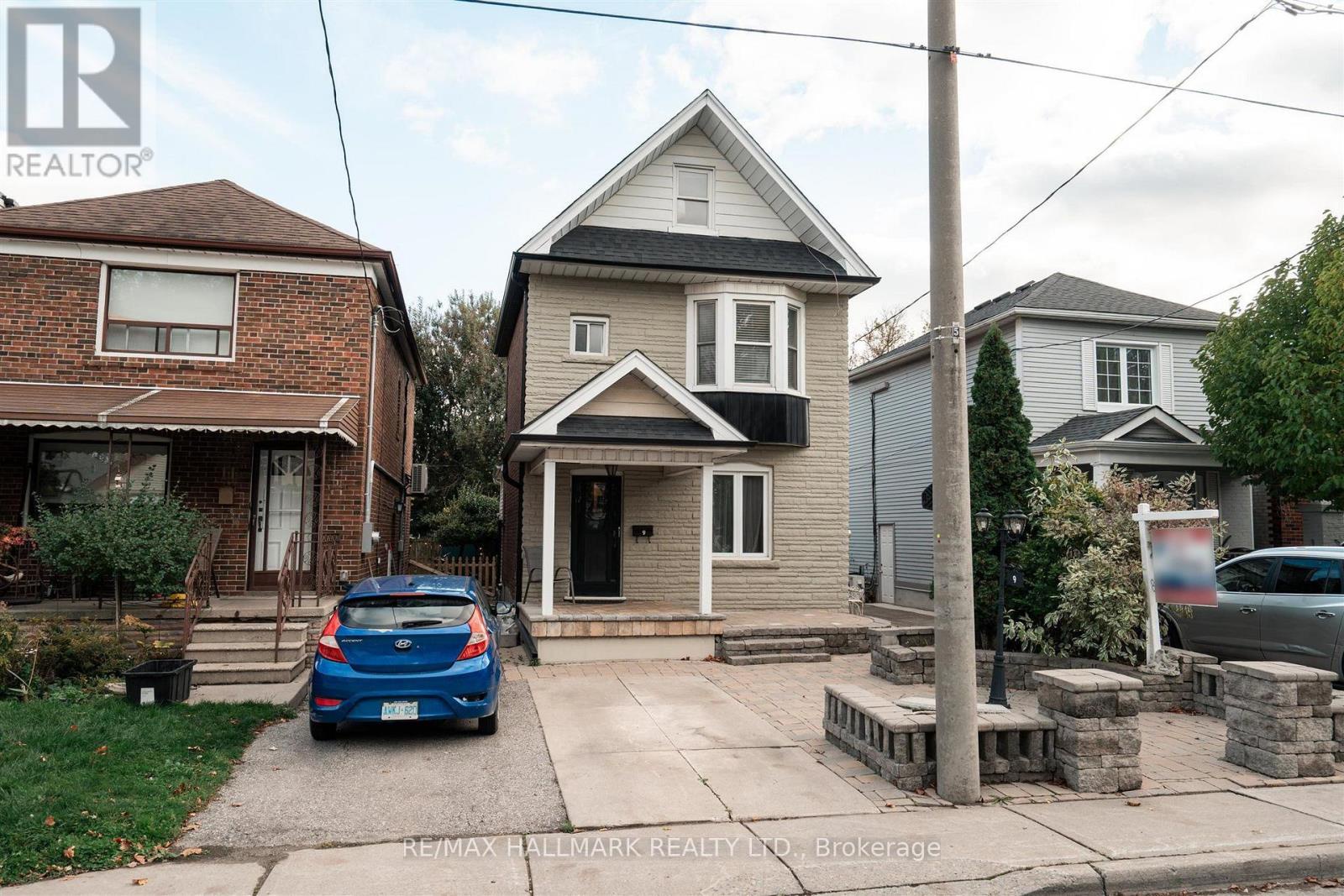 9 Savoy Avenue, Toronto (woodbine-lumsden), Ontario