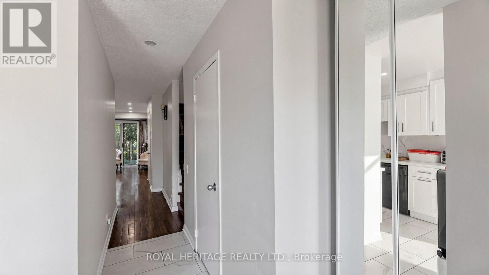 Th 19 - 2472 Eglinton Avenue E, Toronto (eglinton East), Ontario