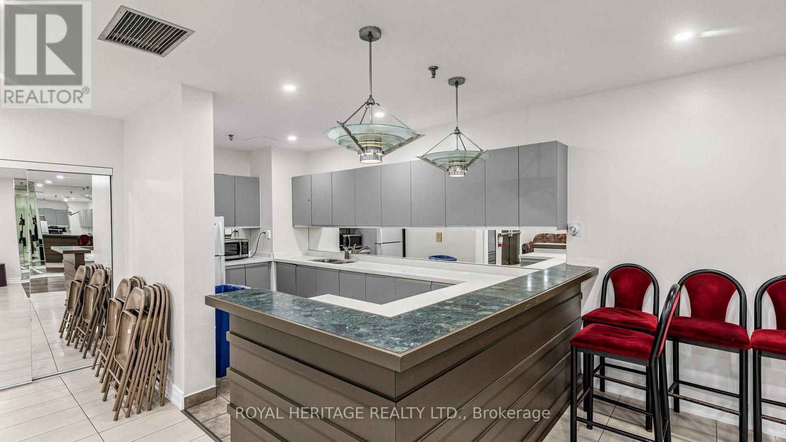 Th 19 - 2472 Eglinton Avenue E, Toronto (eglinton East), Ontario