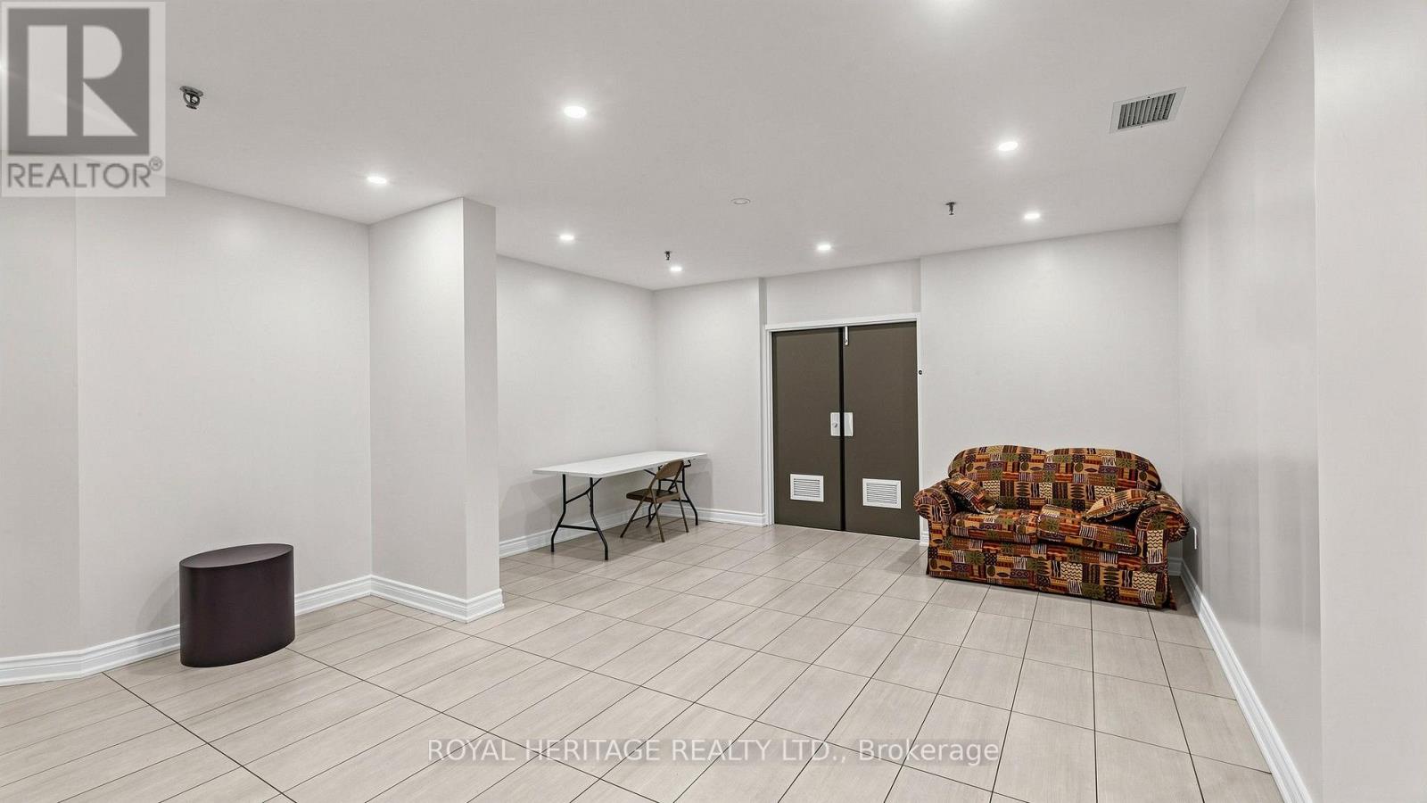Th 19 - 2472 Eglinton Avenue E, Toronto (eglinton East), Ontario