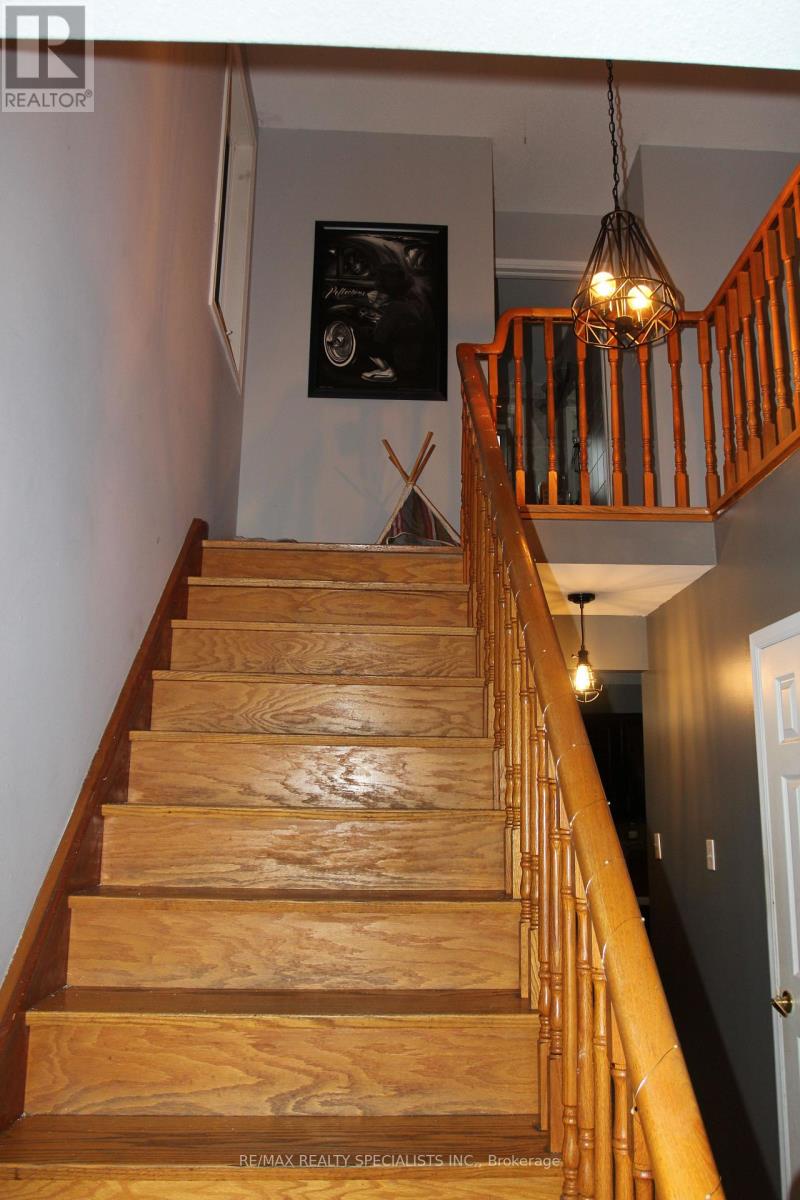 31 Laburnham Avenue, Toronto (long Branch), Ontario