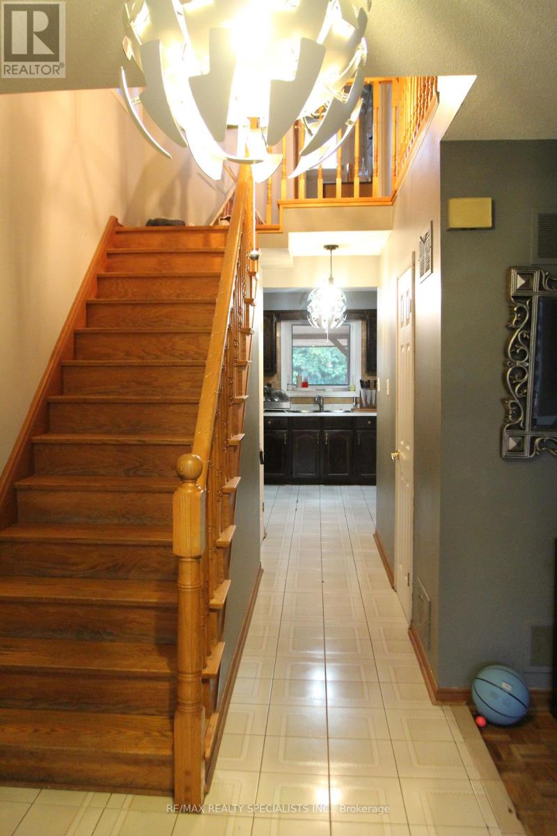 31 Laburnham Avenue, Toronto (long Branch), Ontario