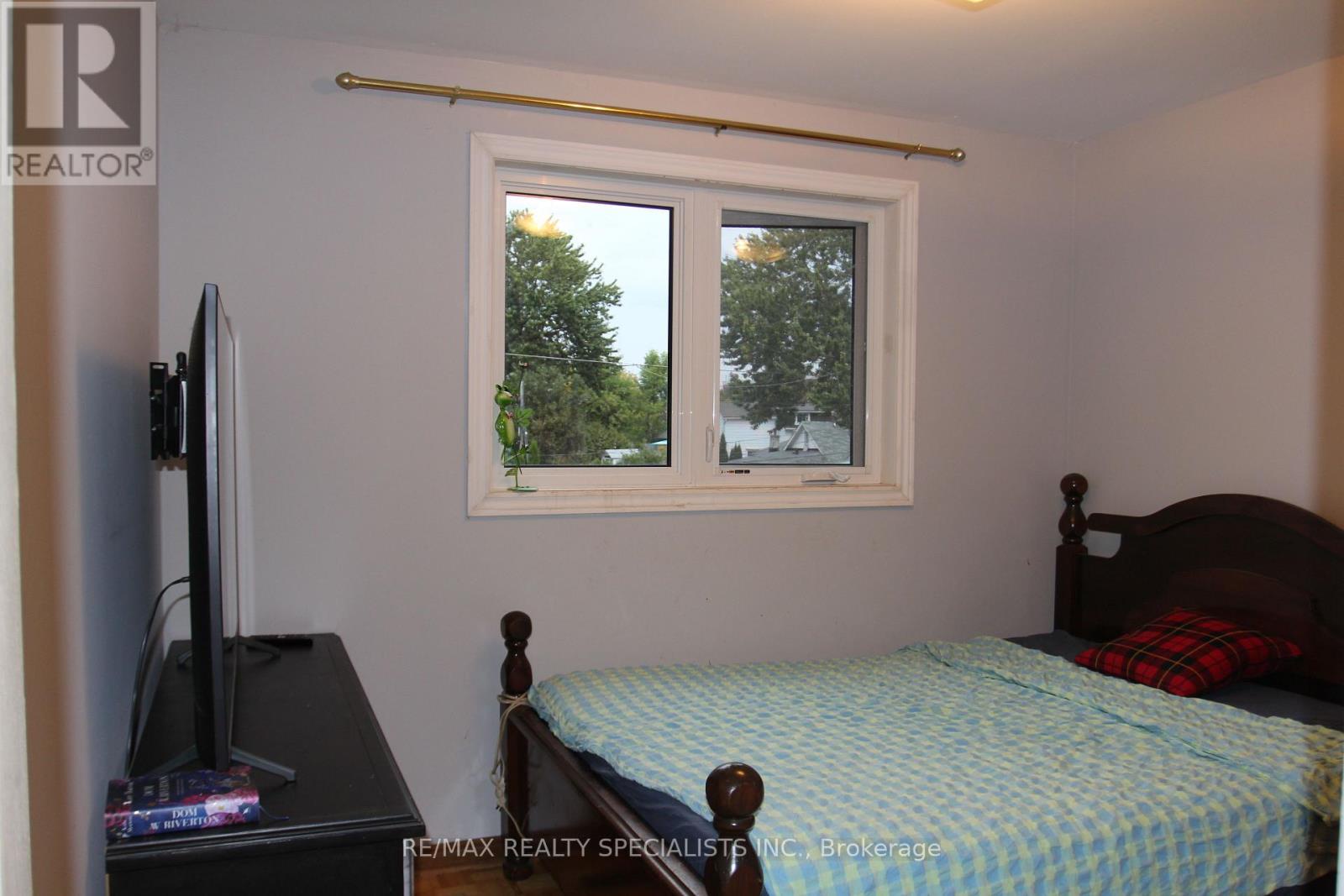 31 Laburnham Avenue, Toronto (long Branch), Ontario
