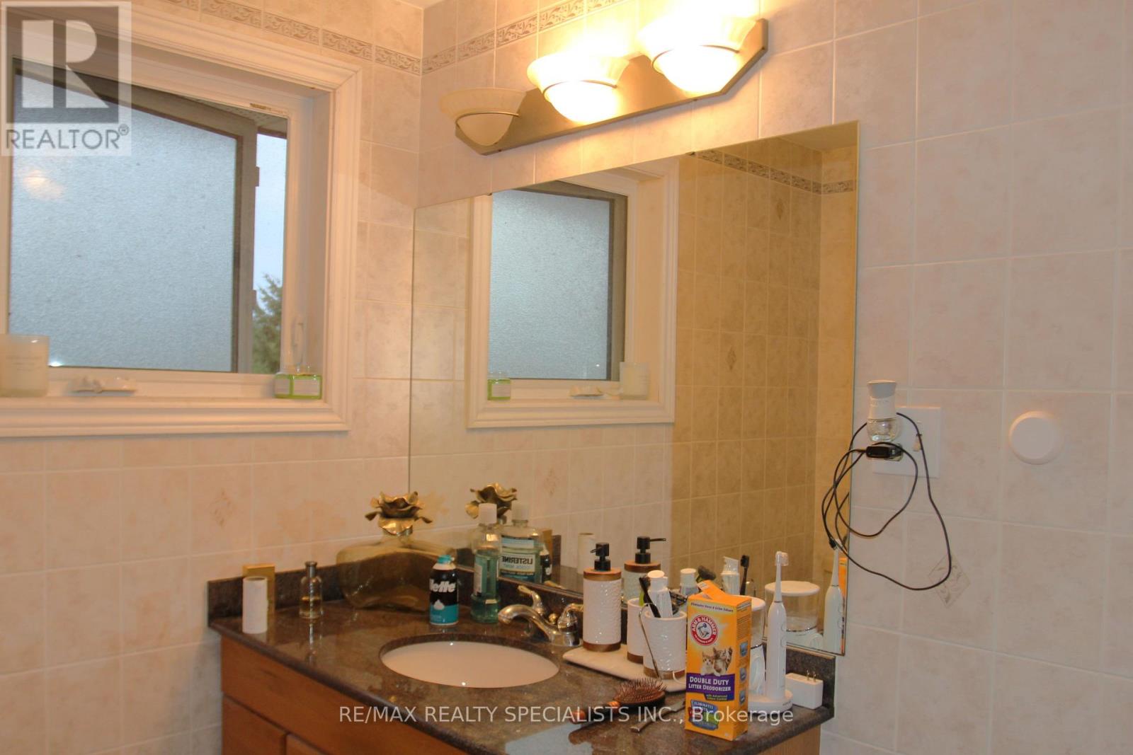 31 Laburnham Avenue, Toronto (long Branch), Ontario