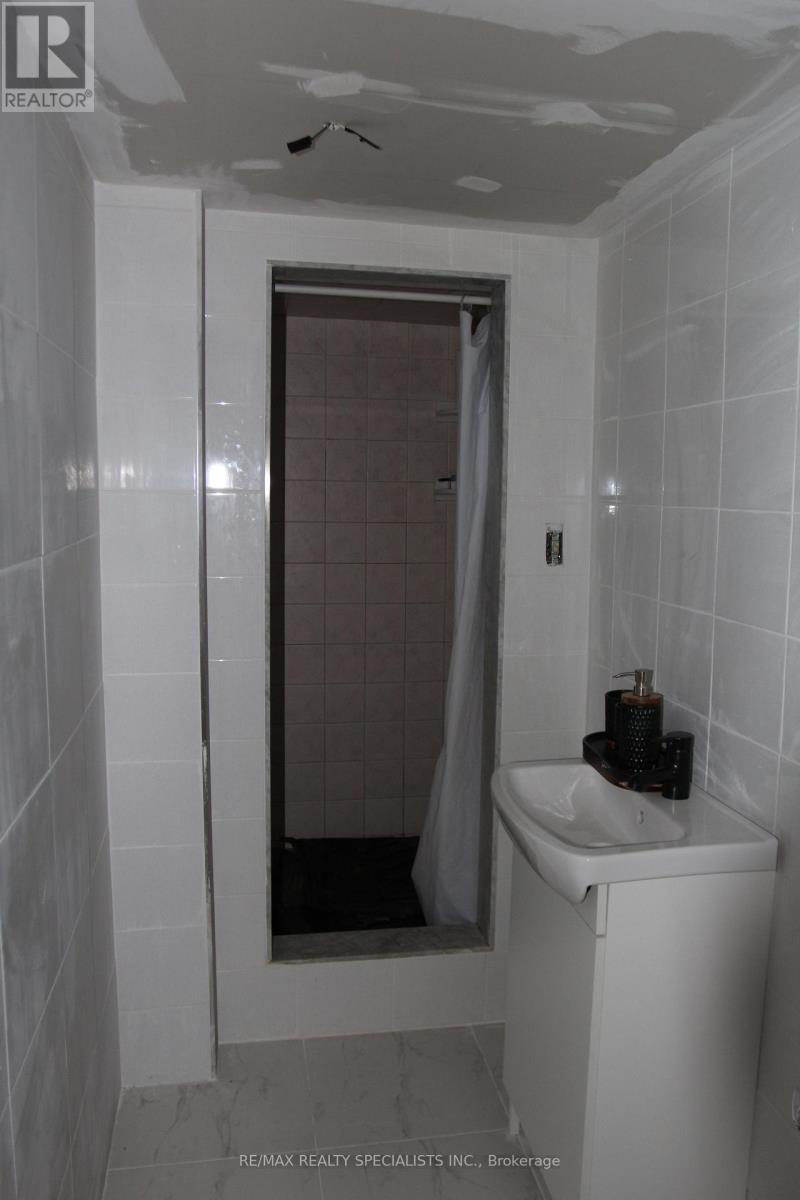 31 Laburnham Avenue, Toronto (long Branch), Ontario