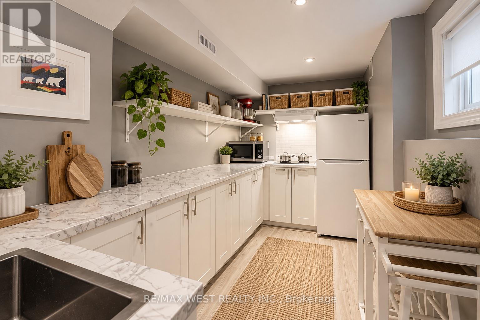 149 Chisholm Avenue, Toronto (woodbine-lumsden), Ontario