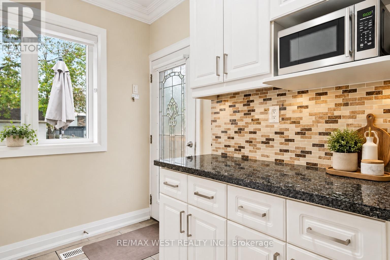 149 Chisholm Avenue, Toronto (woodbine-lumsden), Ontario