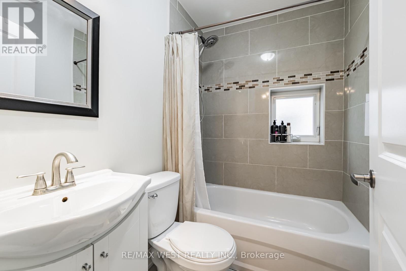 149 Chisholm Avenue, Toronto (woodbine-lumsden), Ontario
