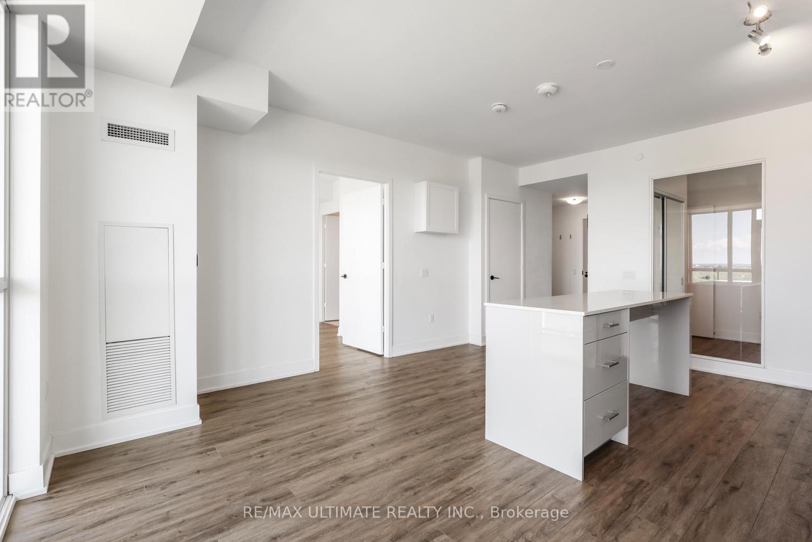 906 - 50 George Butchart Drive, Toronto (downsview-roding-cfb), Ontario