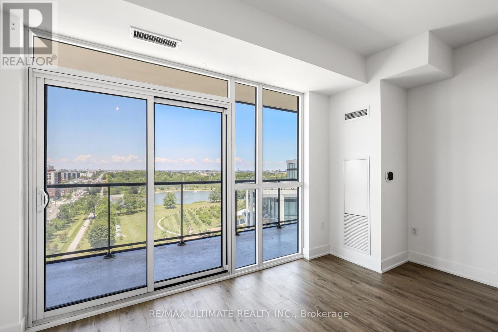 906 - 50 George Butchart Drive, Toronto (downsview-roding-cfb), Ontario