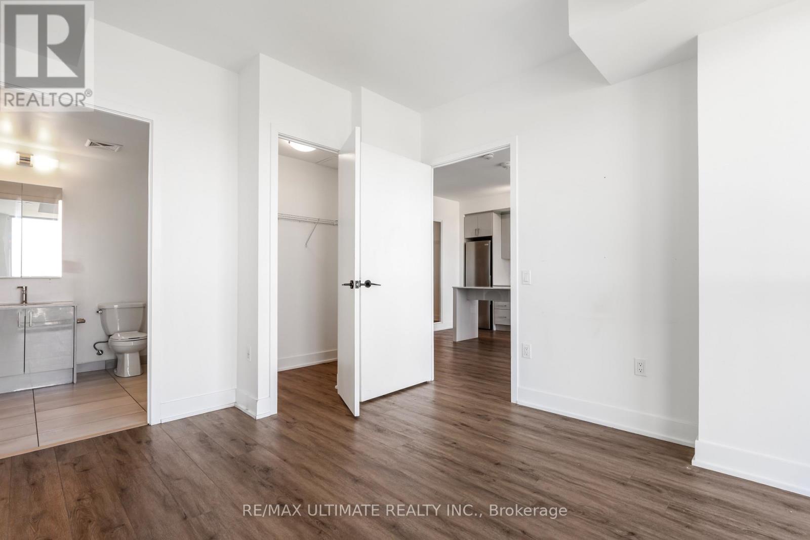 906 - 50 George Butchart Drive, Toronto (downsview-roding-cfb), Ontario