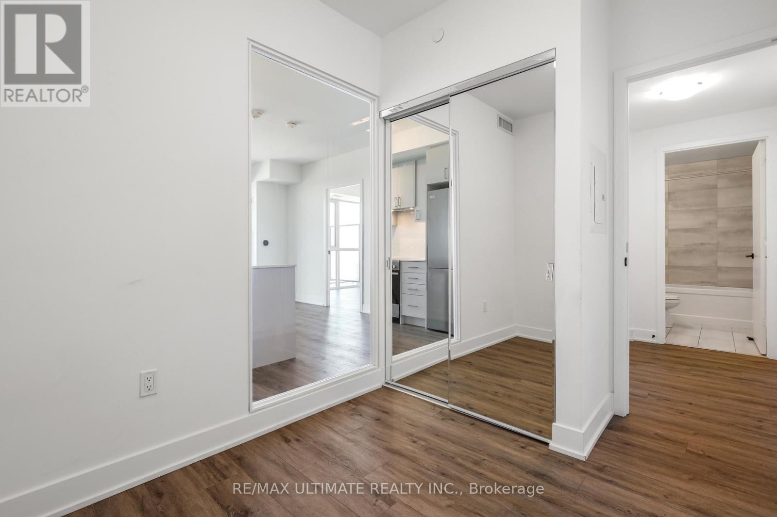 906 - 50 George Butchart Drive, Toronto (downsview-roding-cfb), Ontario