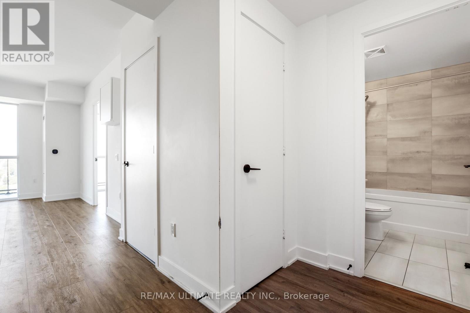 906 - 50 George Butchart Drive, Toronto (downsview-roding-cfb), Ontario