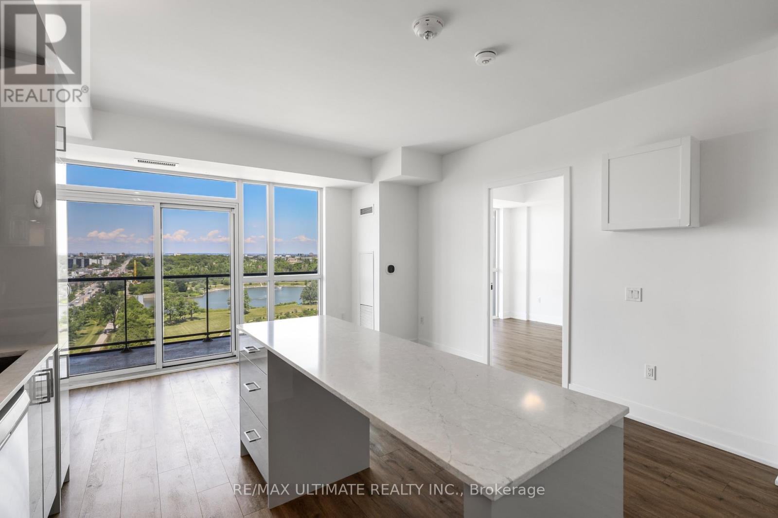 906 - 50 George Butchart Drive, Toronto (downsview-roding-cfb), Ontario