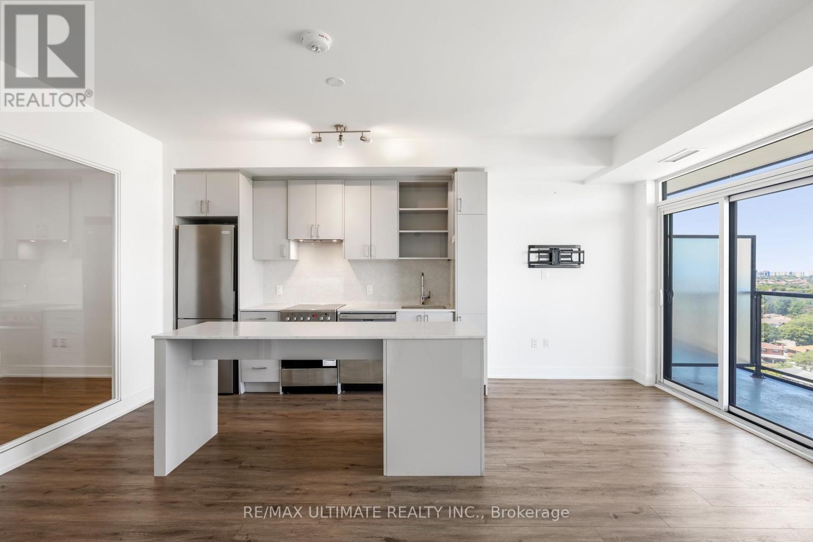 906 - 50 George Butchart Drive, Toronto (downsview-roding-cfb), Ontario