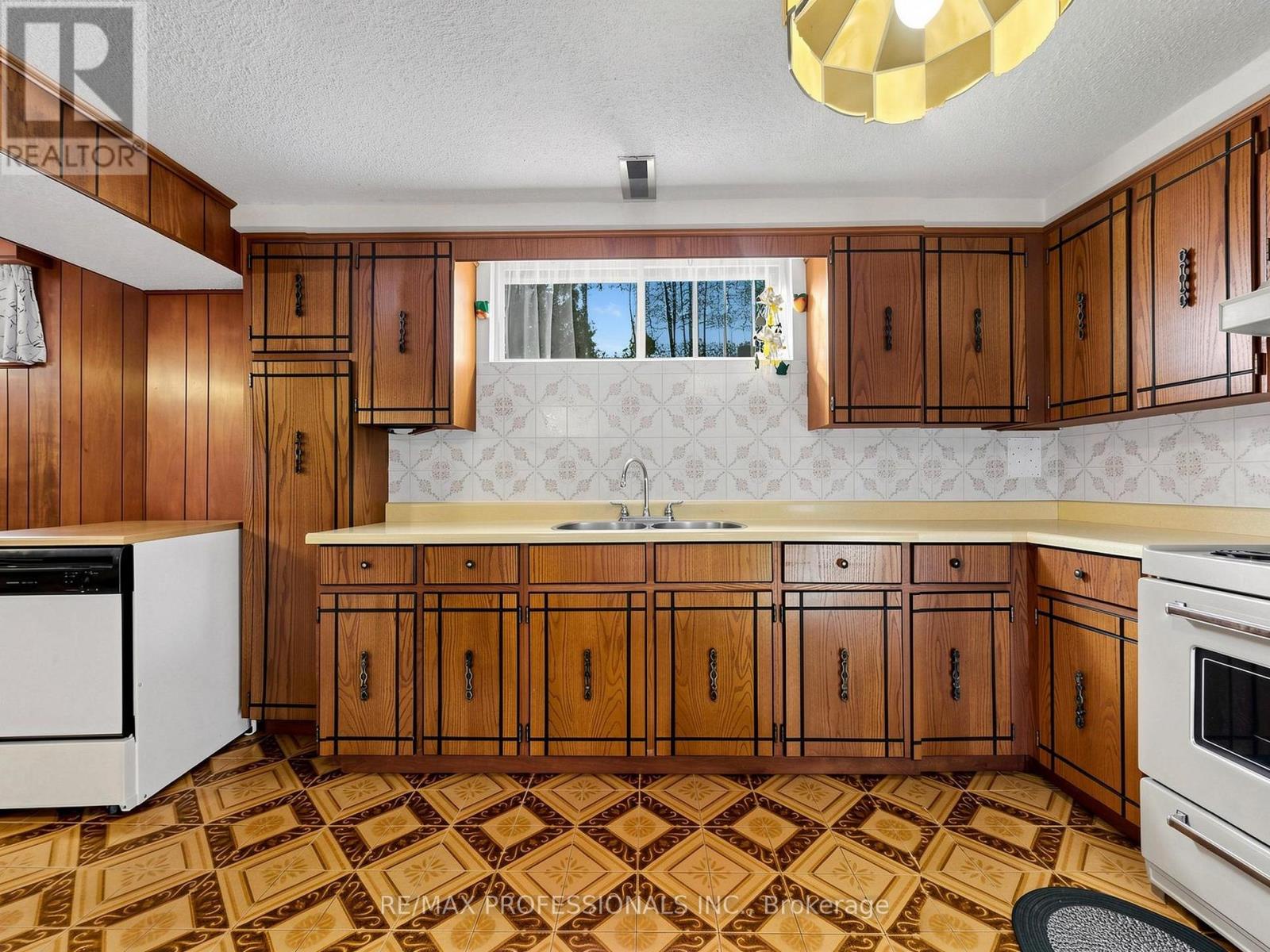 34 Crestridge Heights Road, Toronto (willowridge-martingrove-richview), Ontario