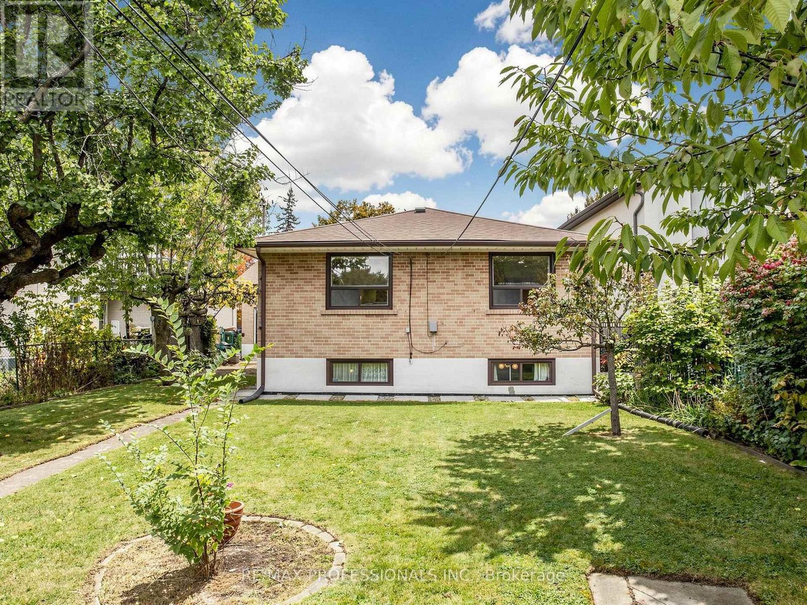 34 Crestridge Heights Road, Toronto (willowridge-martingrove-richview), Ontario