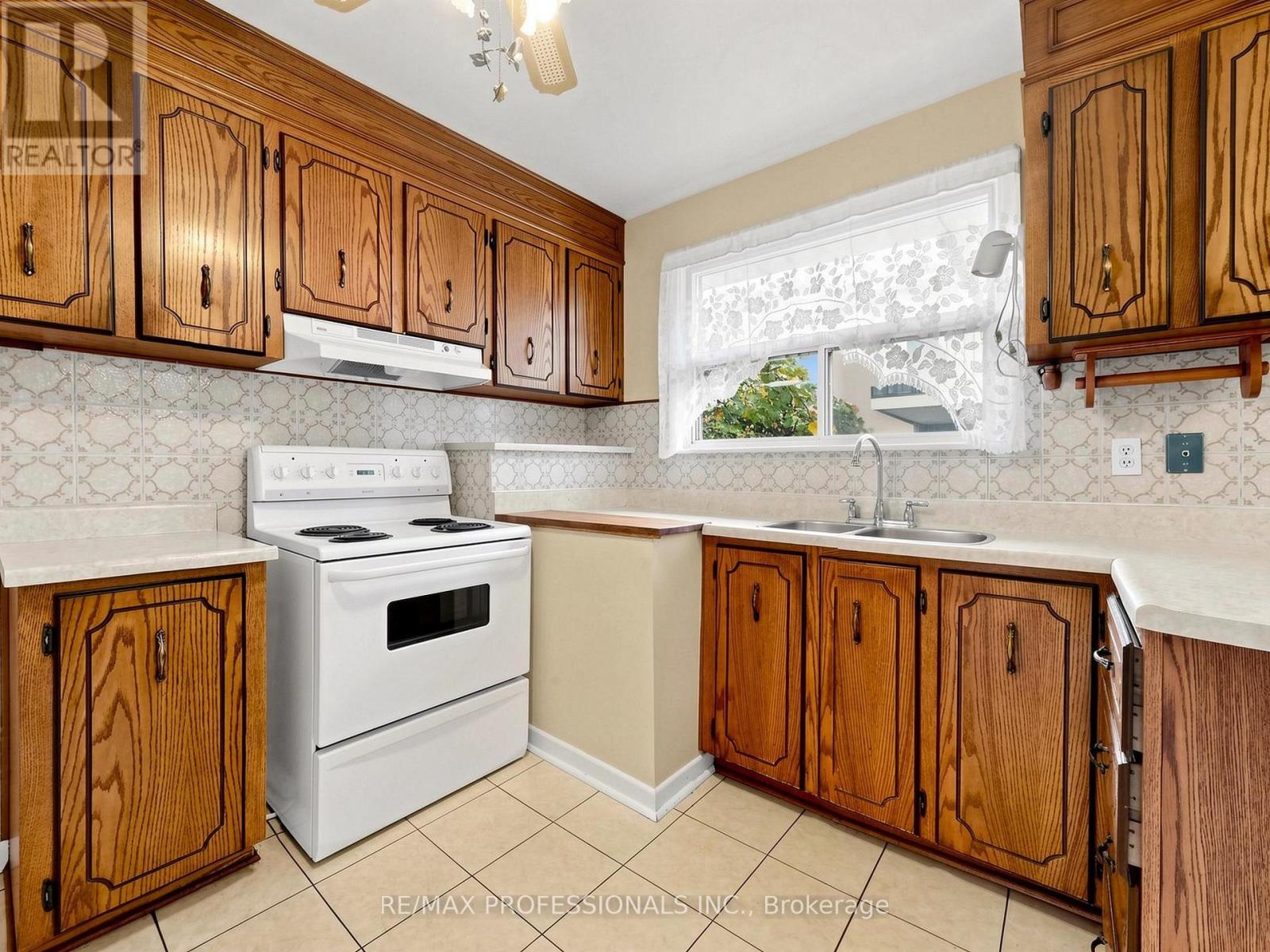34 Crestridge Heights Road, Toronto (willowridge-martingrove-richview), Ontario