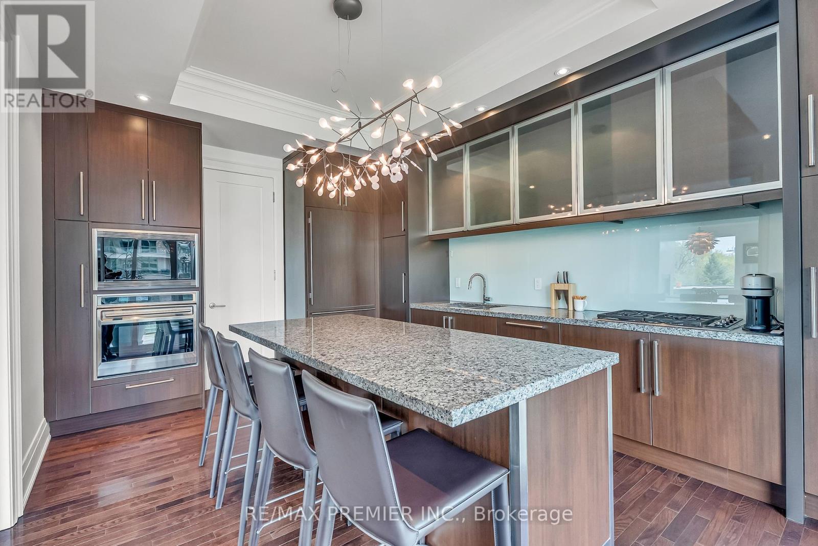 502 - 80 Yorkville Avenue, Toronto (annex), Ontario