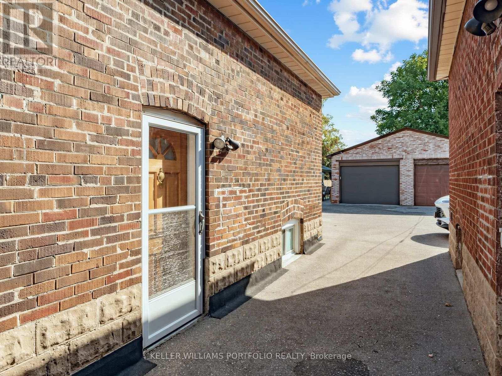 163 Lambton Avenue, Toronto (rockcliffe-smythe), Ontario