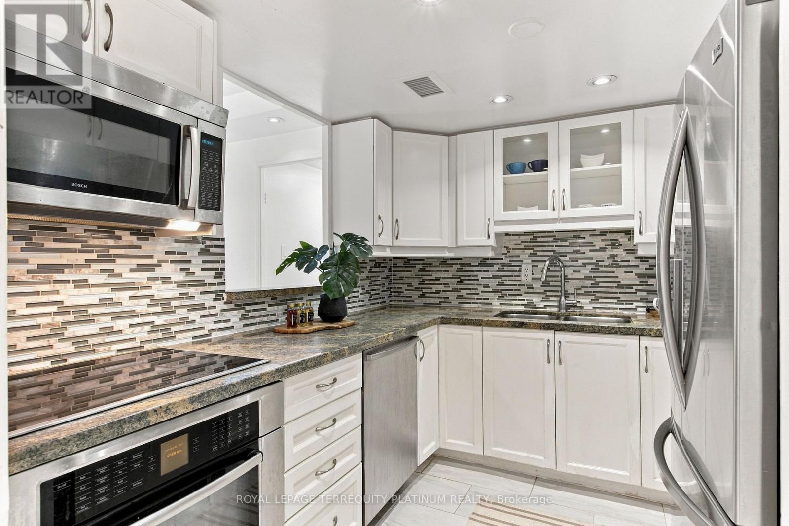203 - 70 Montclair Avenue, Toronto (forest Hill South), Ontario