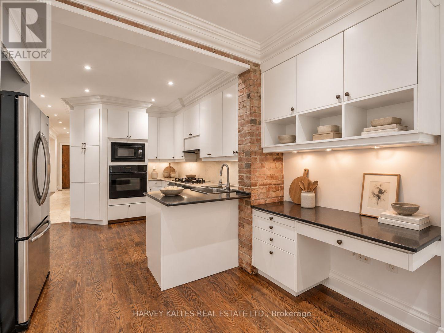 67 Warren Road, Toronto (casa Loma), Ontario