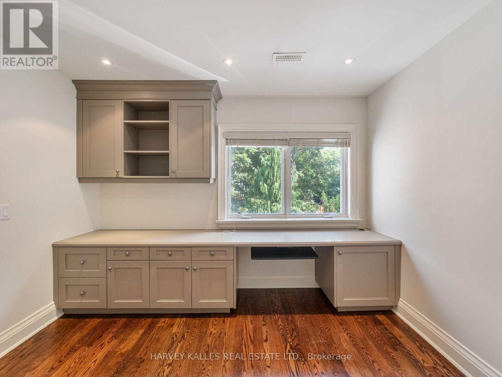 67 Warren Road, Toronto (casa Loma), Ontario
