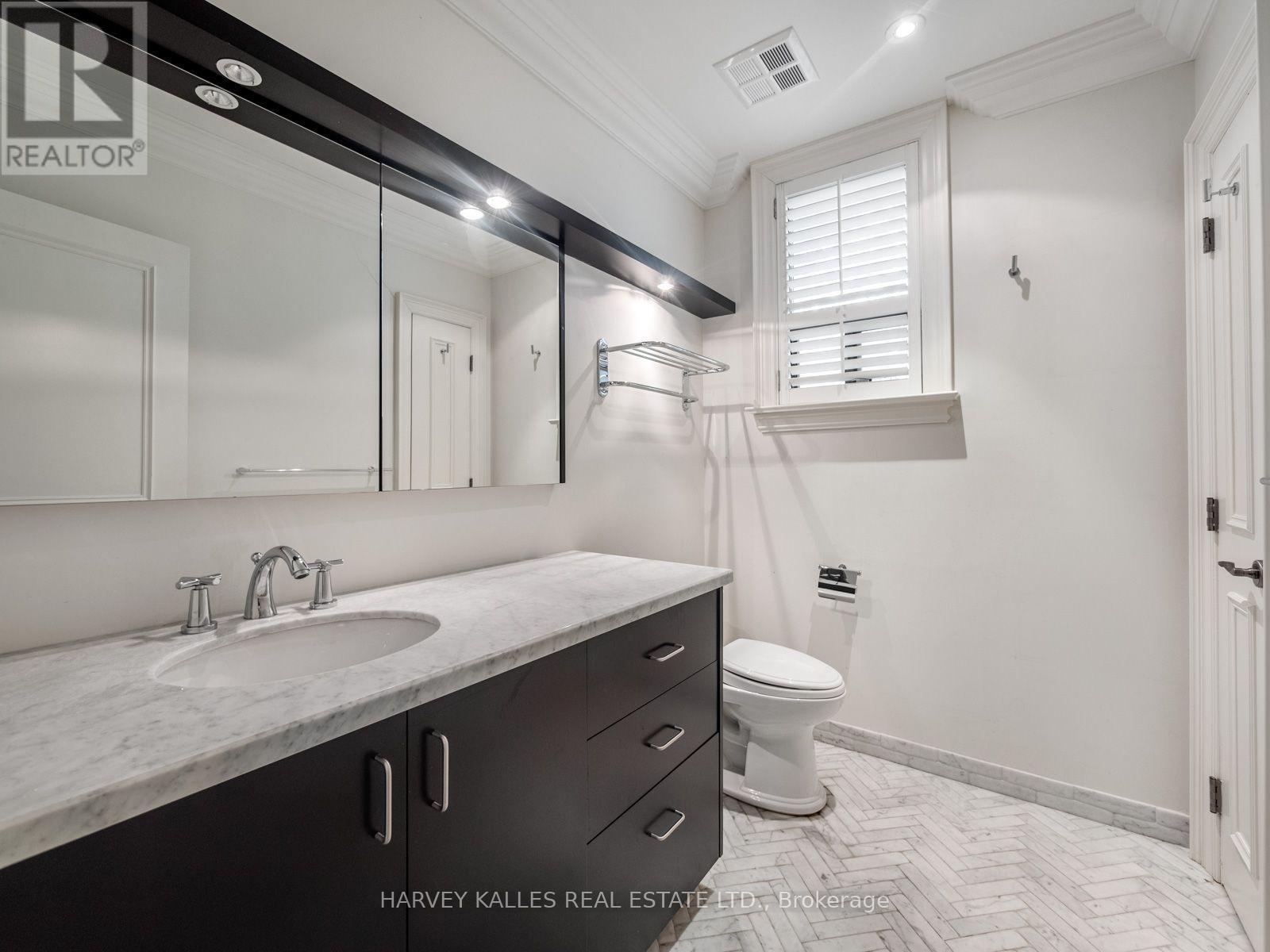 67 Warren Road, Toronto (casa Loma), Ontario