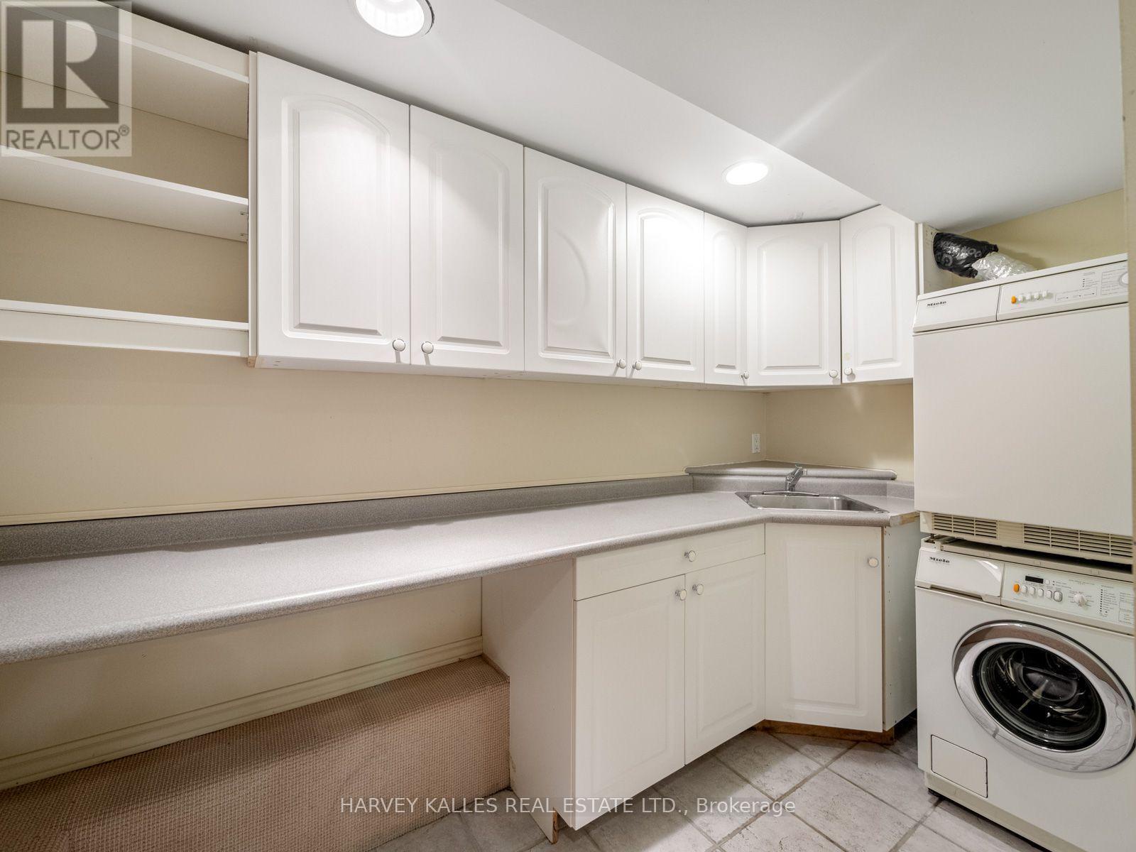 67 Warren Road, Toronto (casa Loma), Ontario