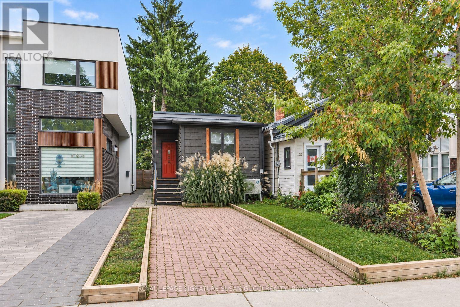 233 Cedarvale Avenue, Toronto (woodbine-lumsden), Ontario