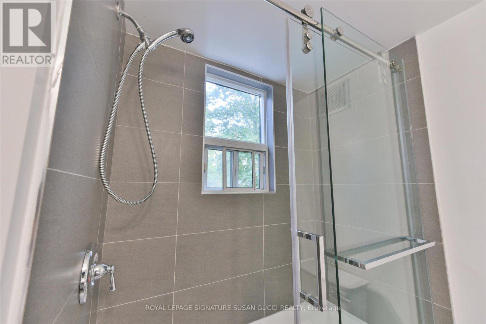 233 Cedarvale Avenue, Toronto (woodbine-lumsden), Ontario