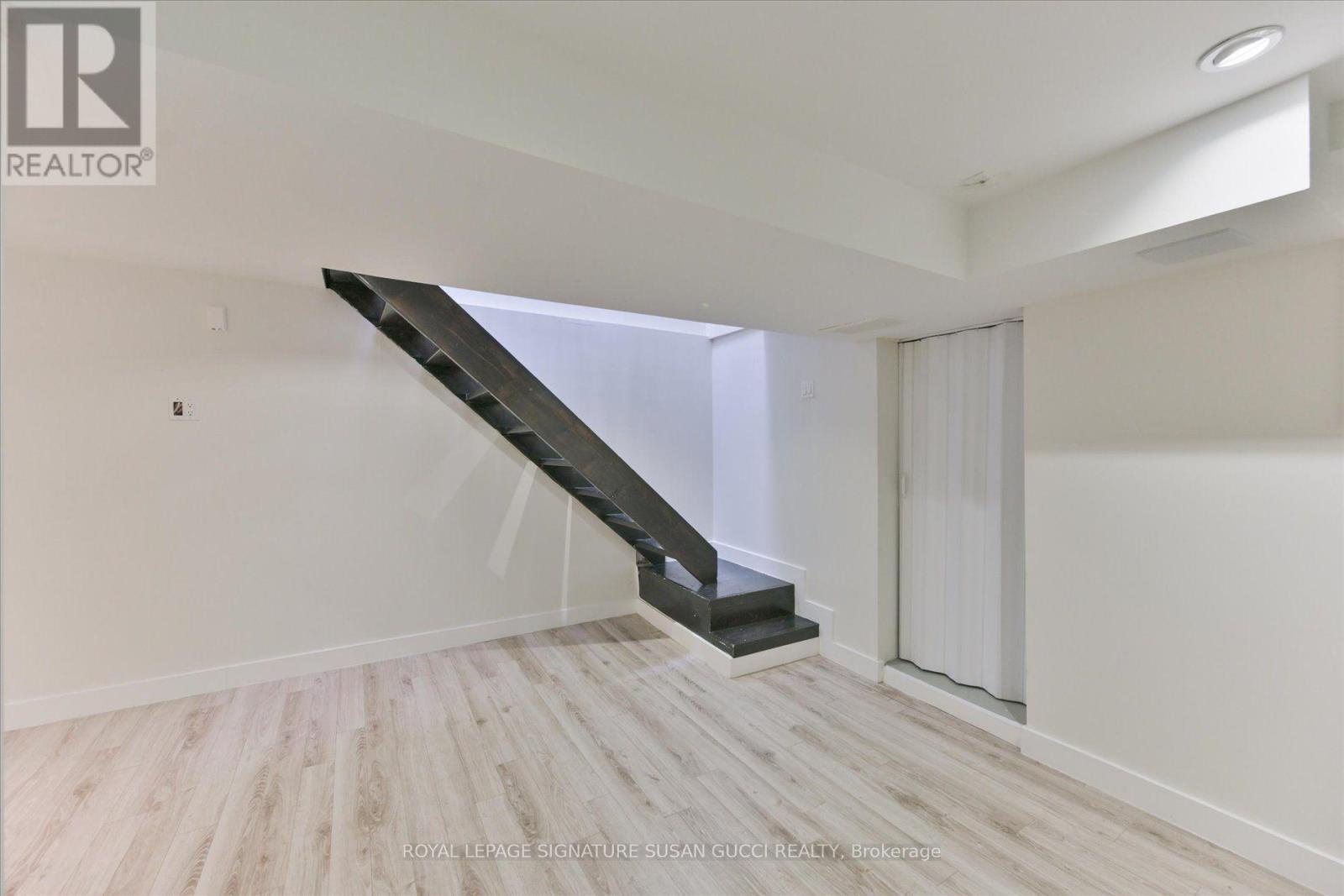 233 Cedarvale Avenue, Toronto (woodbine-lumsden), Ontario